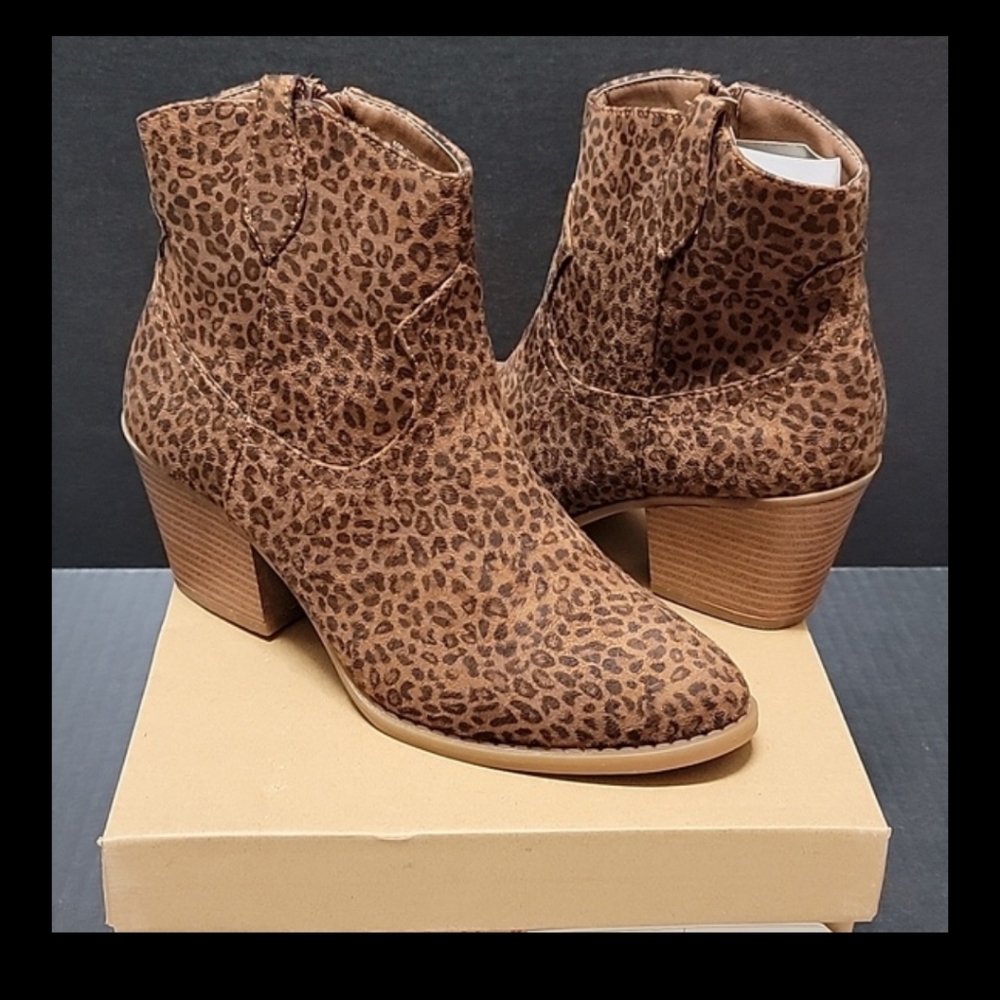 NWT Sugar Cheetah Print Booties